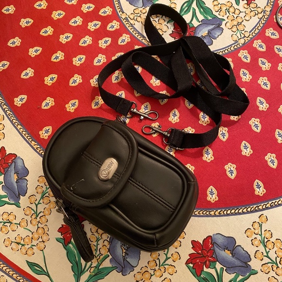 View I Y2K I Black Point & Shoot Camera Bag - Picture 2 of 16